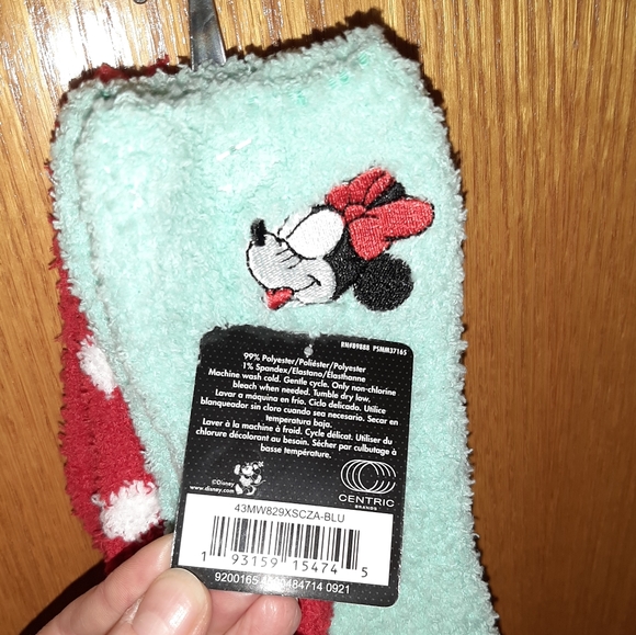 2 PK of Mickey & Minnie Mouse Fuzzy Socks NWT - Picture 15 of 16